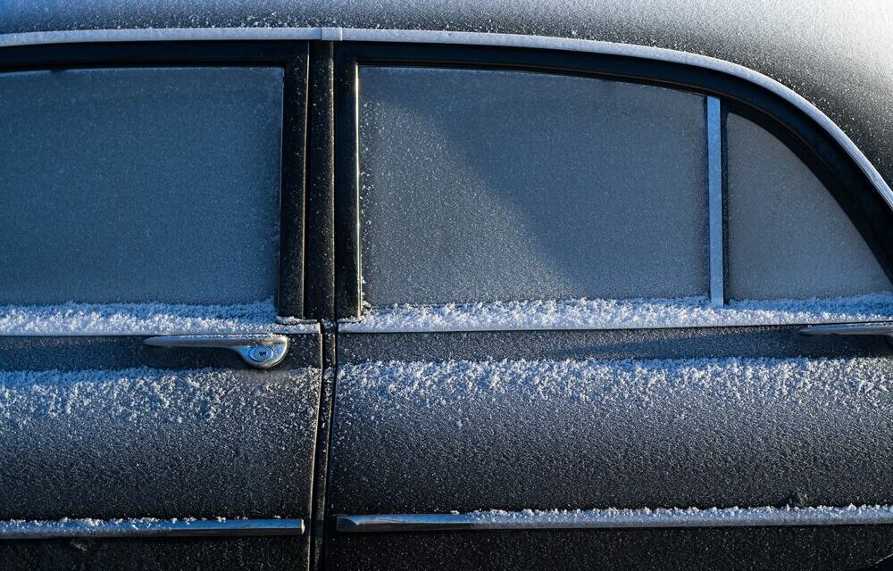 Mikä turvallisuusnäkökulma liittyy auton sisätilanlämmittimen käyttöön?